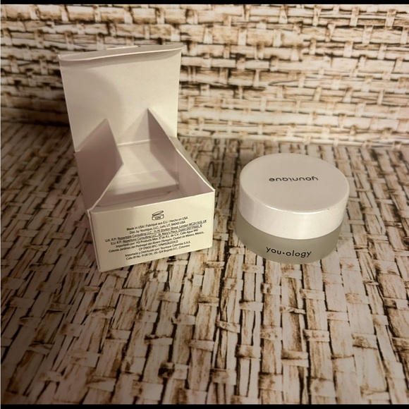 🐾 Creamy Lip Scrub 🐾 - Picture 2 of 3